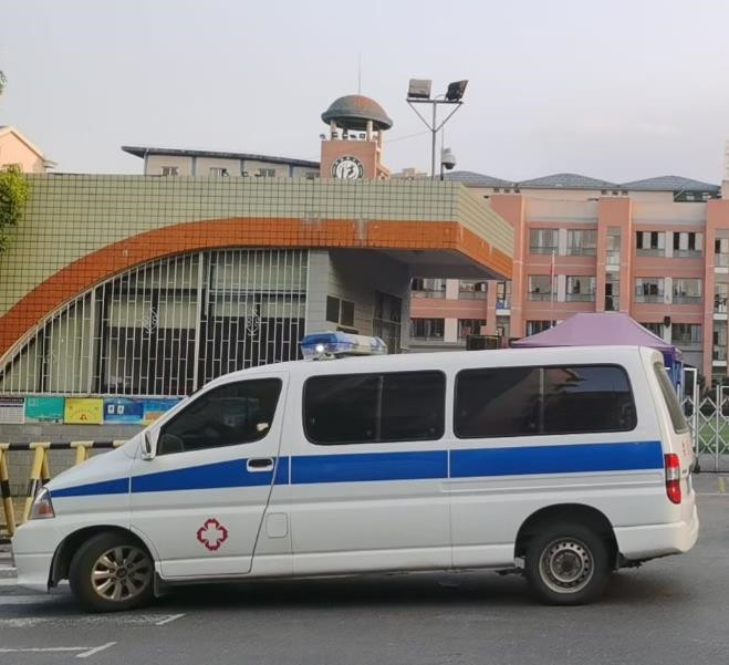 黄平救护车出租护送骨折病人一公里多少钱